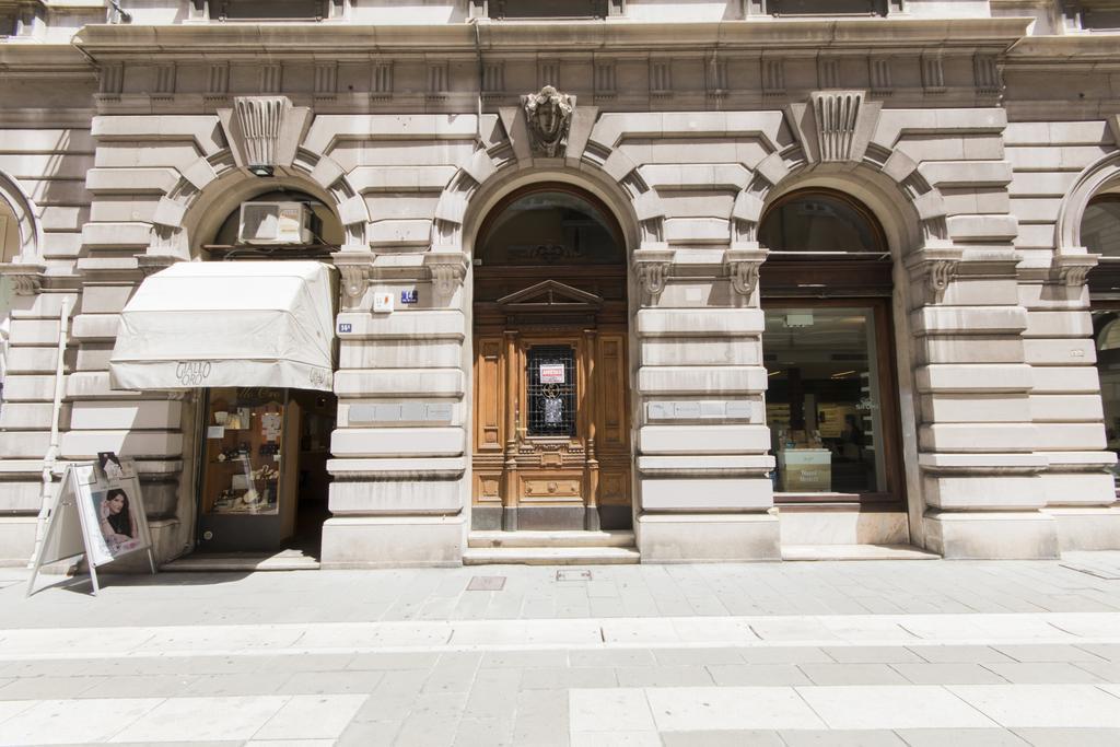 Residenza Degli Artisti Hotel Trieste Luaran gambar