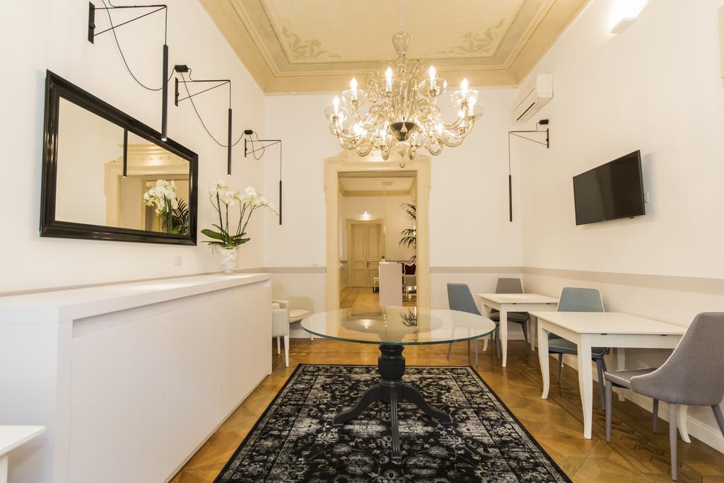 Residenza Degli Artisti Hotel Trieste Luaran gambar