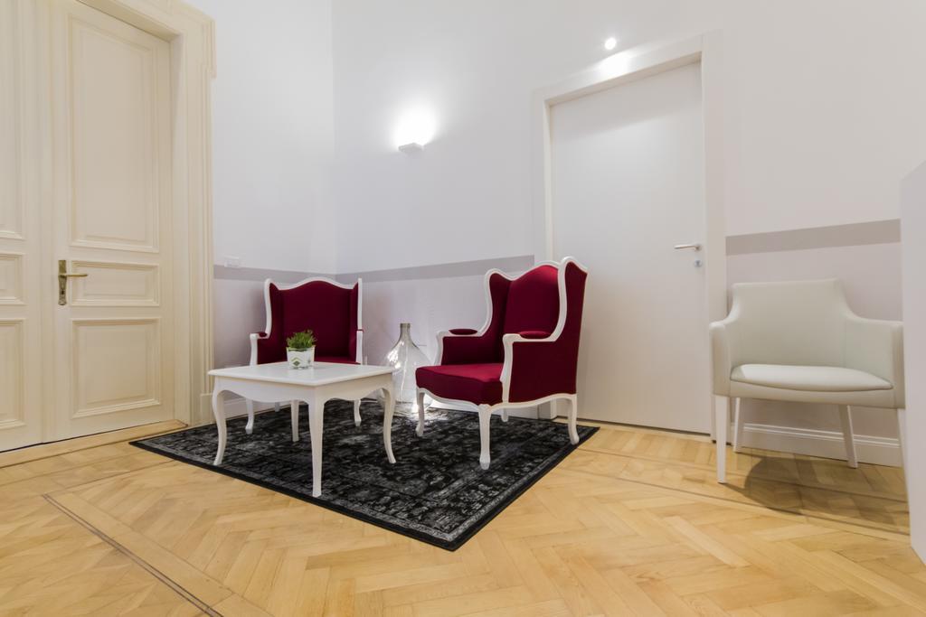 Residenza Degli Artisti Hotel Trieste Luaran gambar